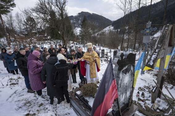 Russian shelling kills 4 as Ukraine prepares to observe Christmas on Dec. 25 for the first time