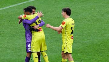 Football: Late double strike keeps Wellington Phoenix top of A-League in dramatic victory over Western Sydney Wanderers