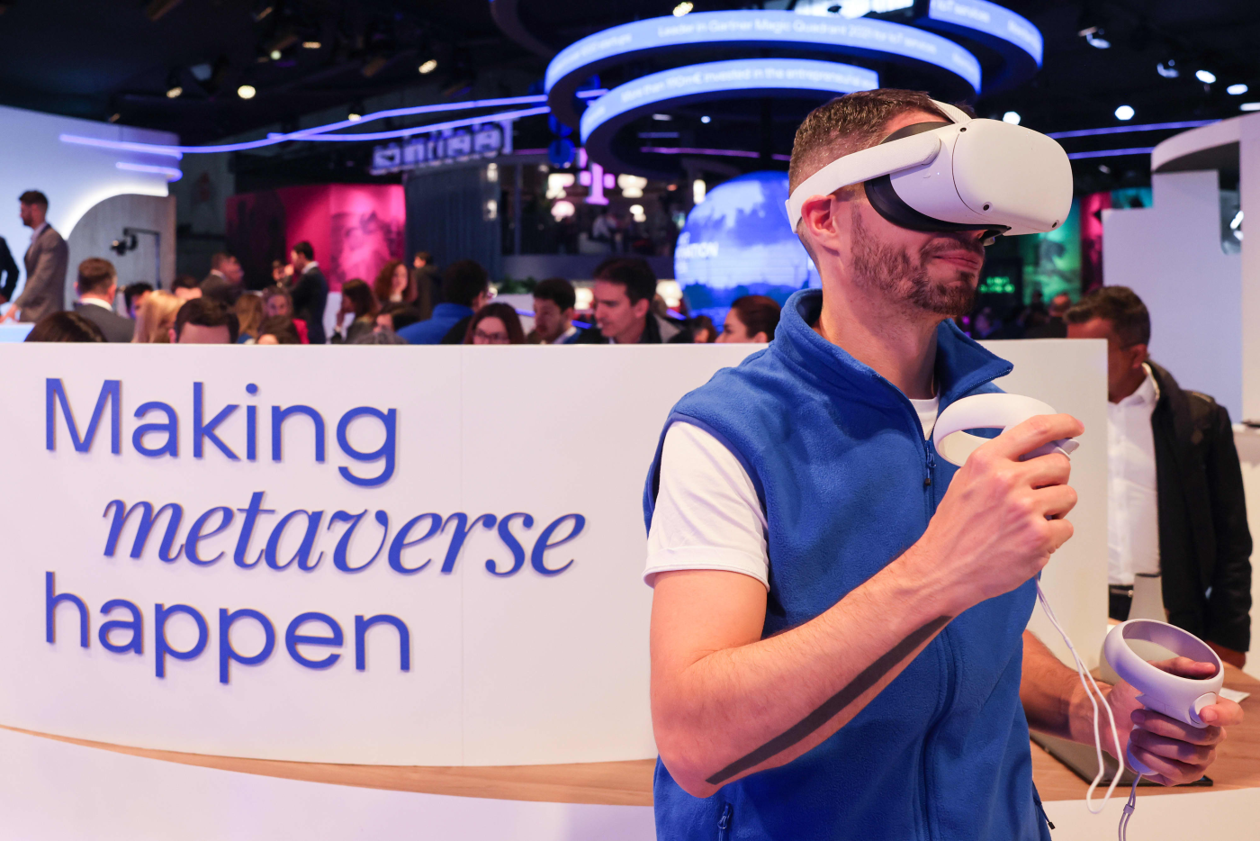 VR market keeps shrinking even as Meta pours billions of dollars a quarter into metaverse