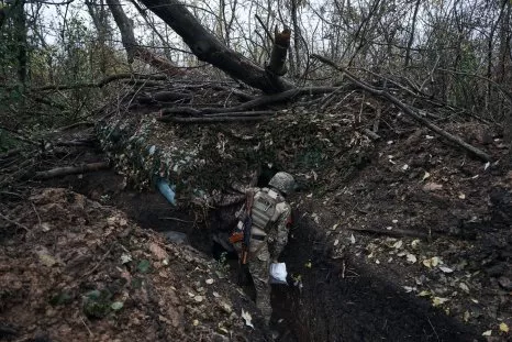 Ukrainian Troops Attack Russian Positions in Trench Warfare Drone Footage