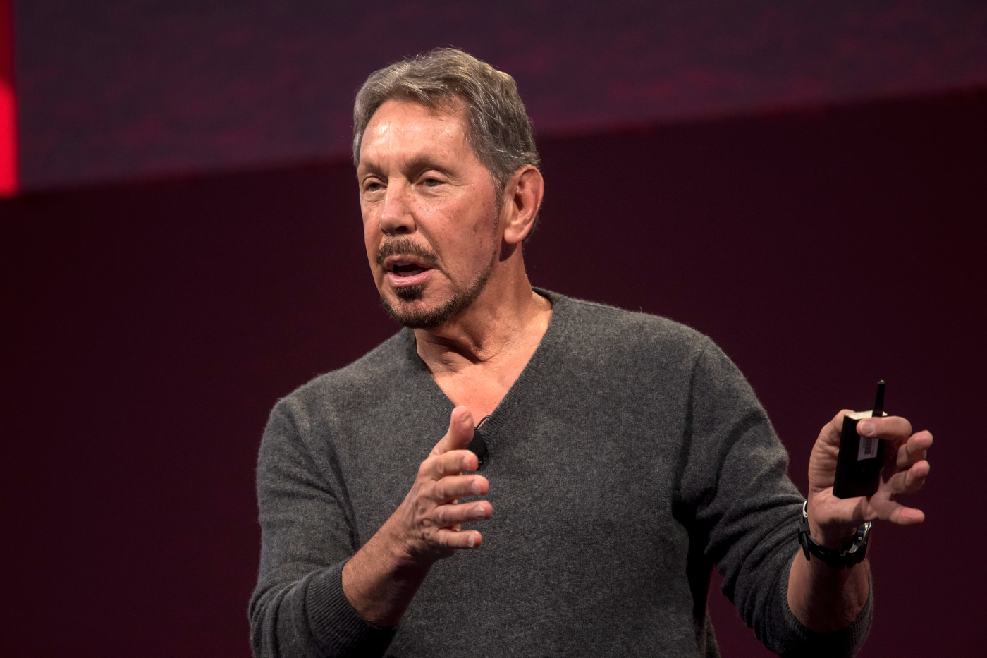 Oracle shares fall more than 12% on light cloud revenue