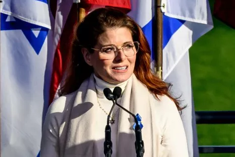 Debra Messing Sparks Backlash Over Israel Statements