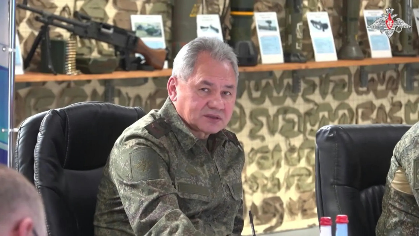 Russian defence minister visits Ukrainian front amid winter preparations