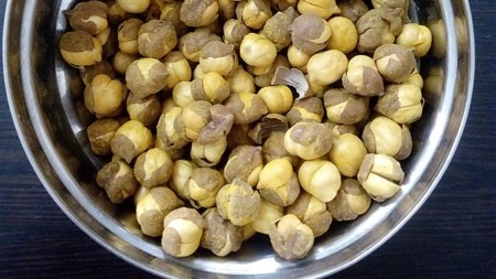 What happens to your body when you have roasted chana every day?