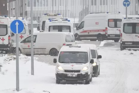 Russia Denies Mystery Virus Outbreak as Video Shows Row of Ambulances