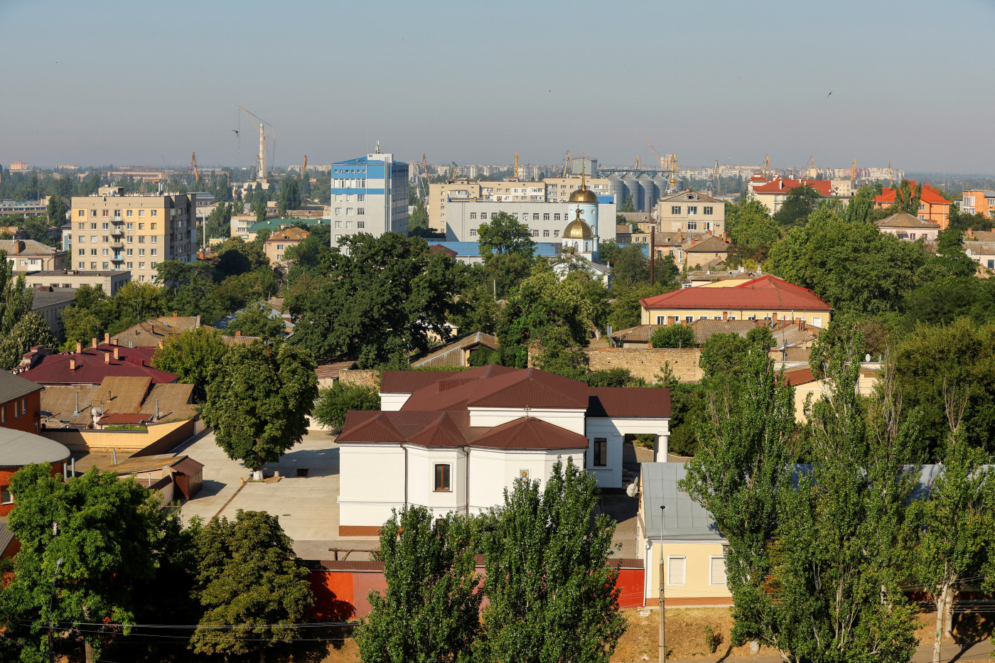 Ukraine, Russia say six civilians killed in attacks on Kherson, Horlivka