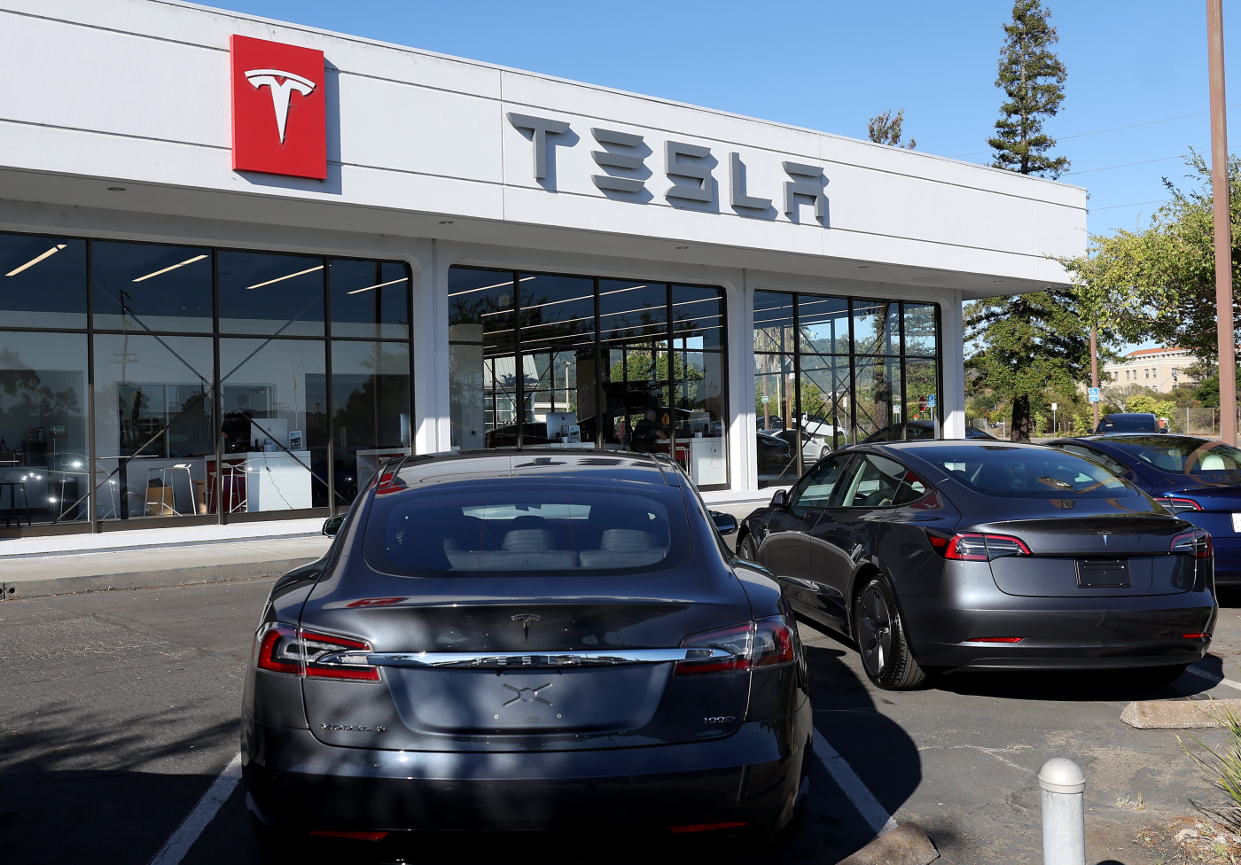 Tesla beats claim that it fired factory workers amid union campaign