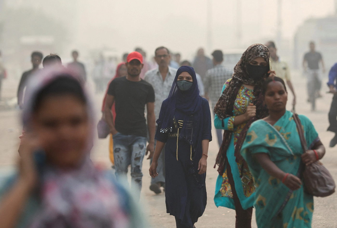 Hazardous air quality forces school closures in India, Pakistan