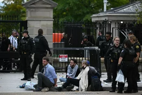 Pro-Palestinian Jewish Protesters Clash With Police Outside White House