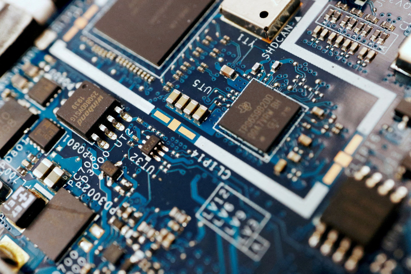 Samsung and ASML to invest $760 million to build an advanced chip plant in South Korea