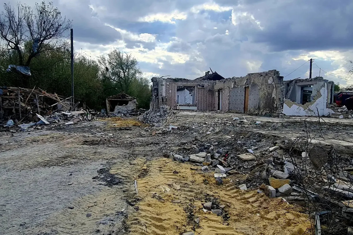 Dispatches from Ukraine’s front lines: A strike devastates a village of 300