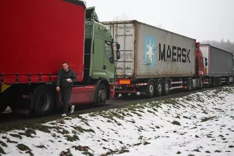 NATO Countries' Border Blockade Paralyzes Ukraine Aid Inflow