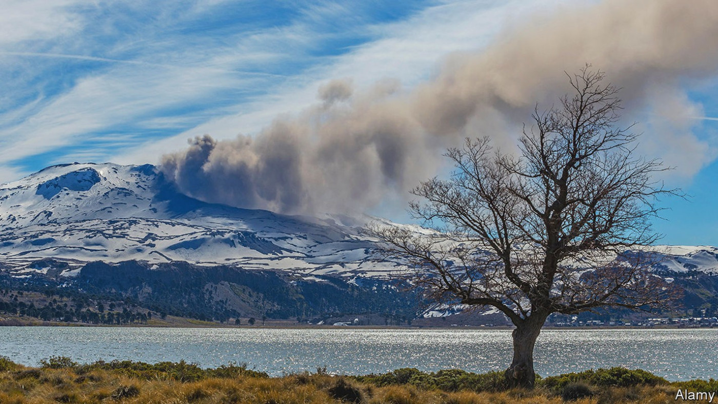 Glaciers on volcanoes could serve as early-warning systems