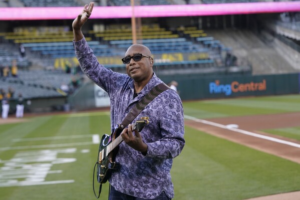 Bernie Williams to make New York Philharmonic debut on April 24 with Gustavo Dudamel