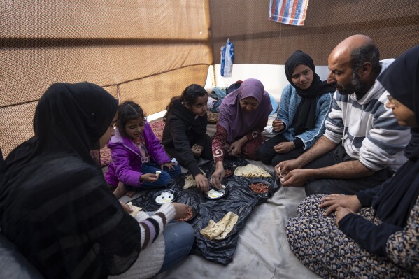 Families in Gaza search desperately for food and water, wait in long lines for aid