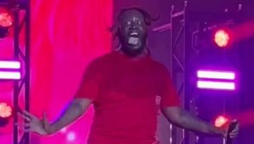 T-Pain seemingly attempts haka during Juicy Fest set