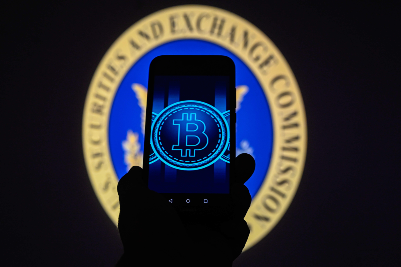 Bitcoin trades lower, ether rallies after SEC greenlights launch of U.S. bitcoin ETFs