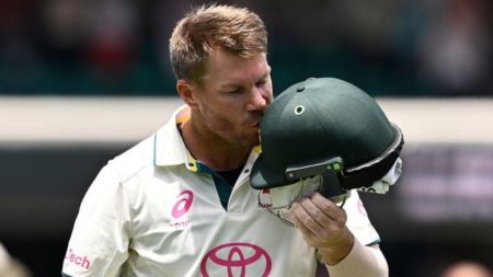 ‘He’s a bit Hollywood’, David Warner to arrive for BBL game at the SCG by helicopter