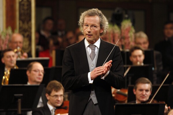 Franz Welser-Möst to retire as Cleveland Orchestra music director in June 2027