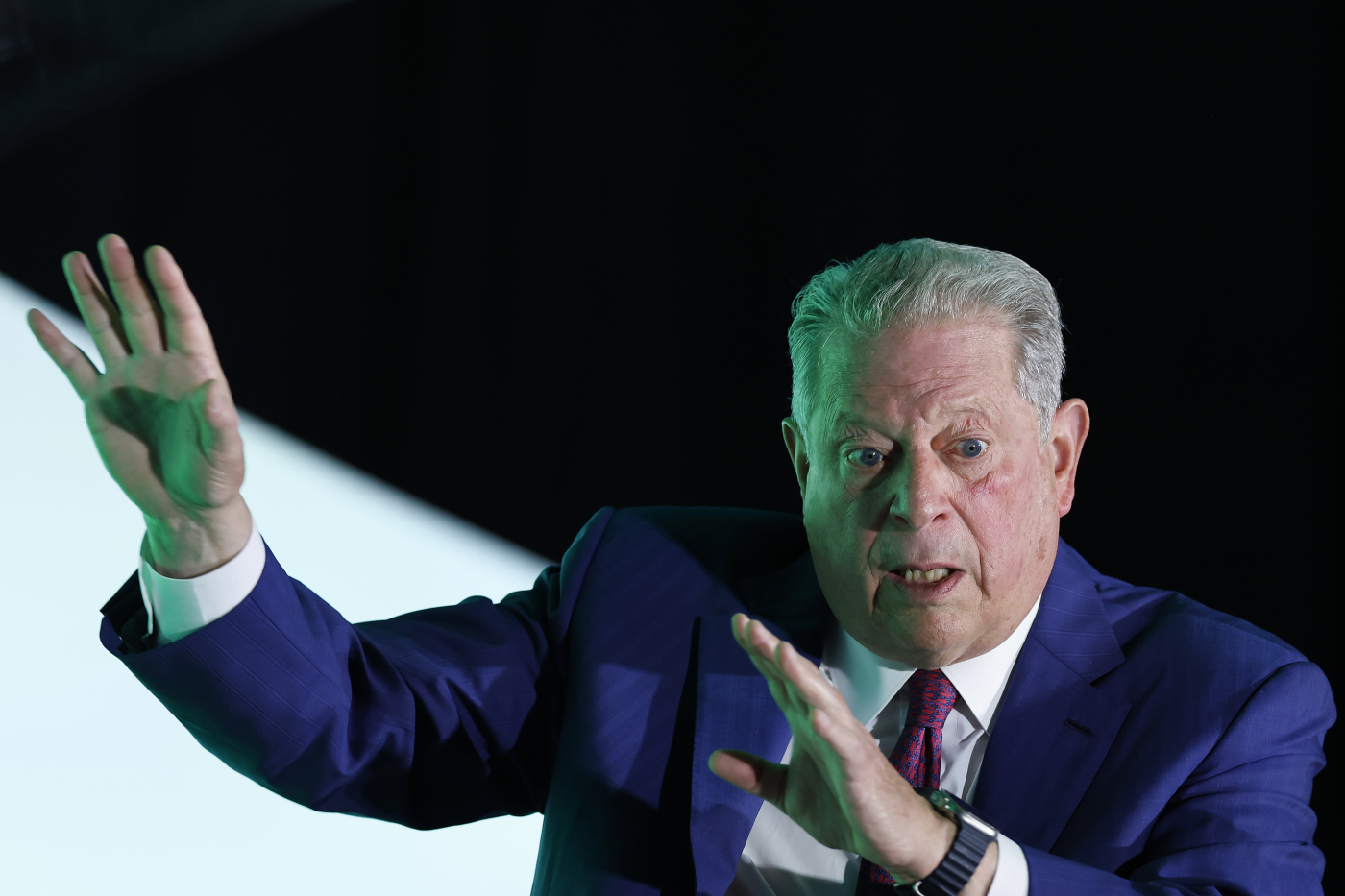 Apple says longtime directors Al Gore and James Bell are retiring from the board