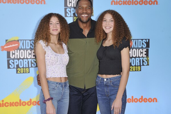 NFL Hall of Famer Michael Strahan’s 19-year-old daughter is fighting cancer