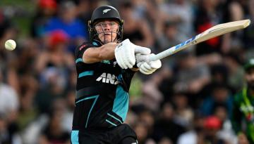 Blackcaps v Pakistan: New Zealand bowlers hold nerve to earn second victory at Hamilton