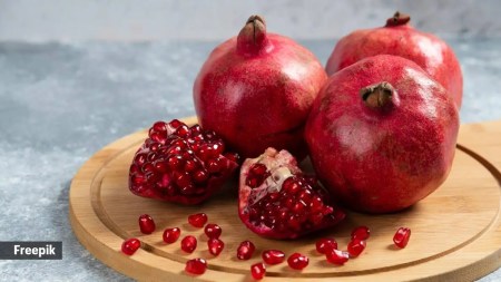 Are 4 tablespoons of pomegranate every day enough to help with weight loss, hair growth? Experts weigh in