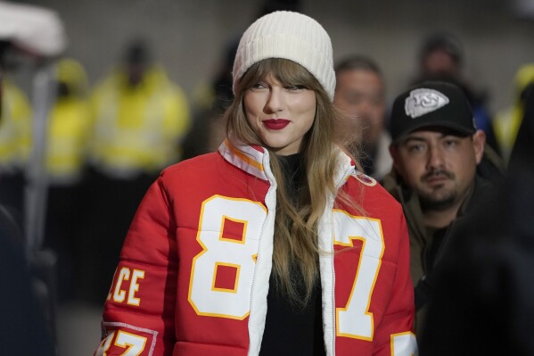 Wife of 49ers FB Kyle Juszczyk becomes designing star thanks to Taylor Swift