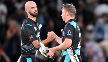 Cricket: Daryl Mitchell, Glenn Phillips' record partnership sees Blackcaps to fourth straight Twenty20 victory over Pakistan