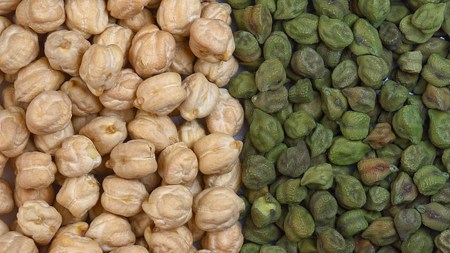 Nutrition alert: Here’s what a 100-gram serving of green chana contains