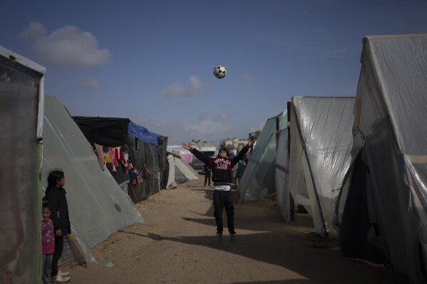 Heavy fighting in Gaza’s second-largest city leaves hundreds of patients stranded in main hospital