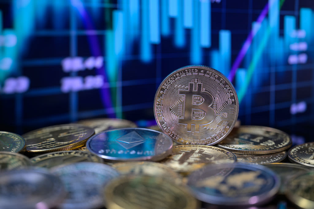 Bitcoin tries for a winning week as investor worries about GBTC sell pressure subside