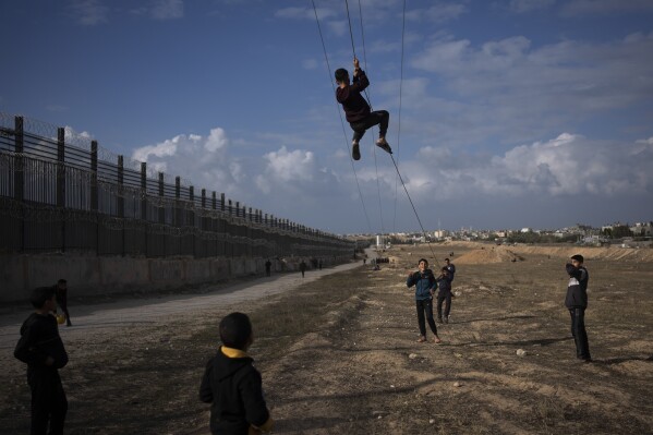 Israel vows to fight Hamas all the way to Gaza’s southern border. That’s fueling tension with Egypt