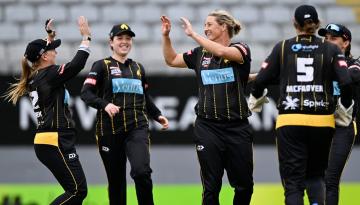 Cricket: Wellington Blaze claim women's Super Smash title in last-ball thriller against Central Hinds