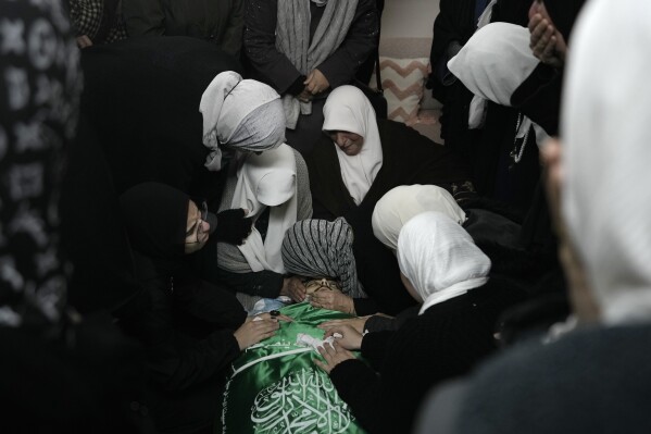 Israeli undercover forces dressed as women and medics storm West Bank hospital, killing 3 militants