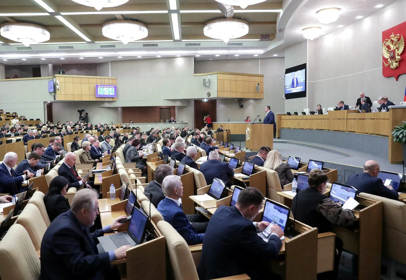 Russia lawmakers pass bill to confiscate assets of those who discredit army