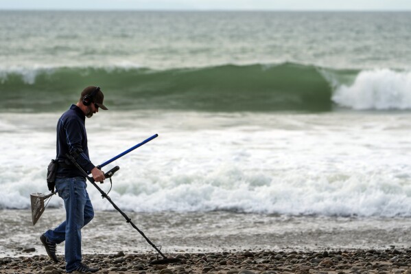 First of back-to-back atmospheric rivers pushes into California. Officials urge storm preparations