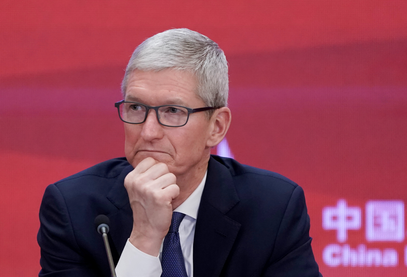 Apple's sales plunged in China — these are the iPhone giant's 5 biggest problems right now