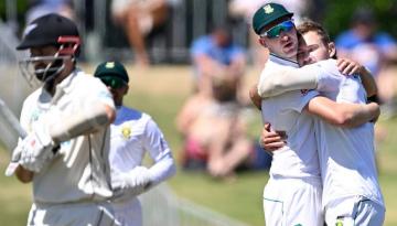 Blackcaps v South Africa: Proteas make early breakthrough on day two of Mt Maunganui test