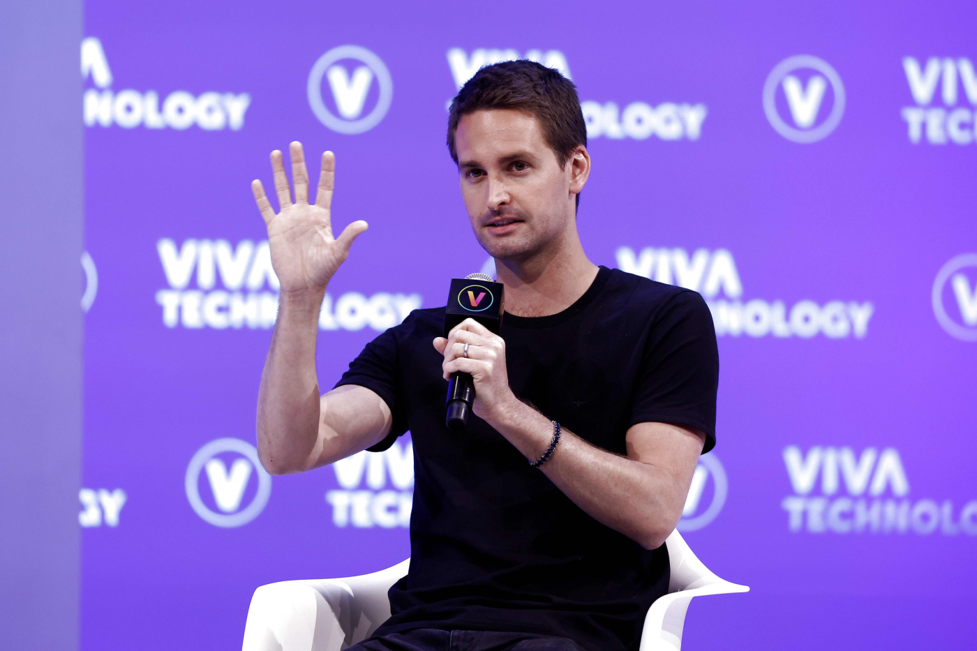 Snap plunges 30% on revenue miss and light guidance, as Middle East conflict creates 'headwind'