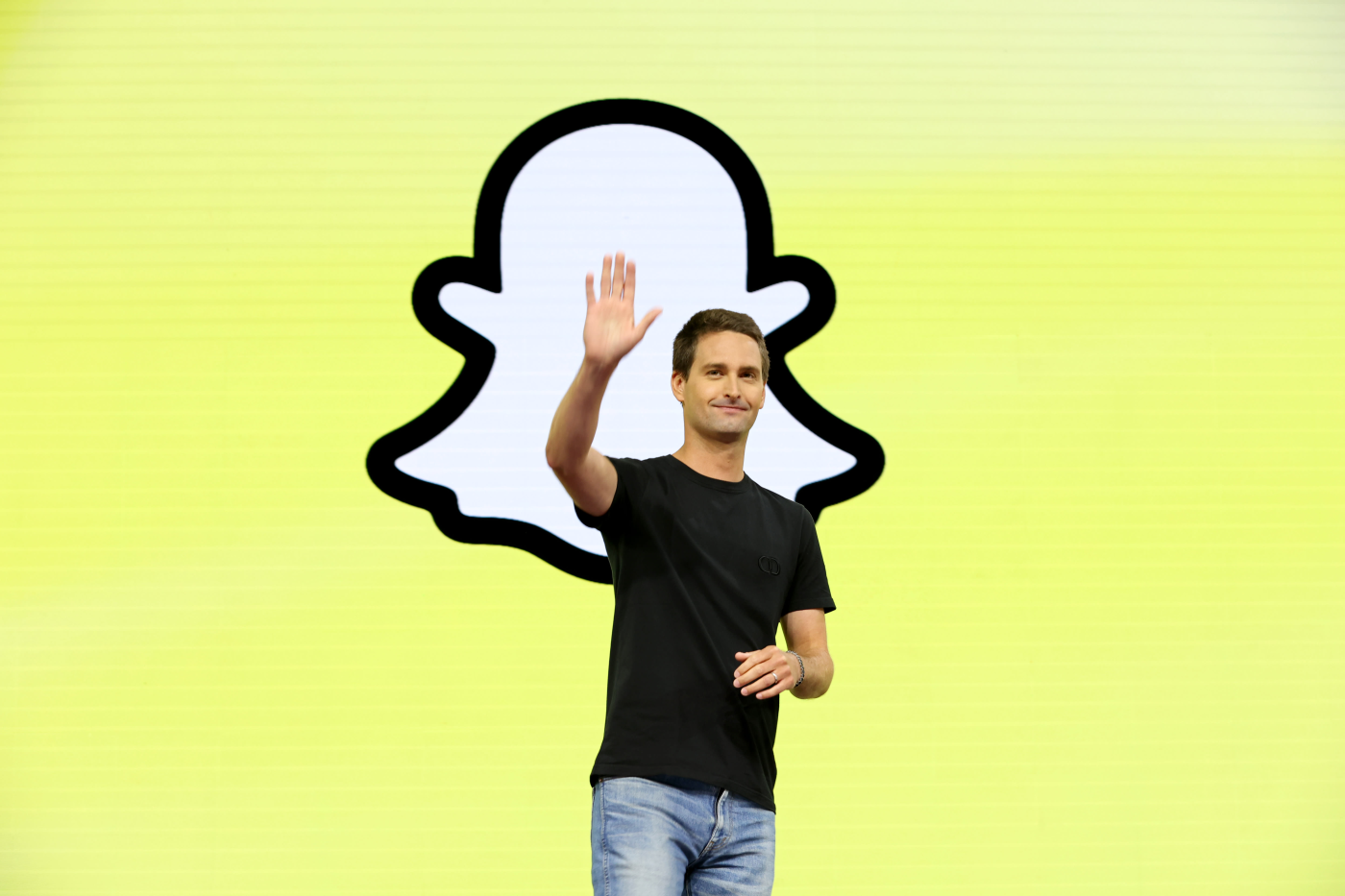 Snap drops 30% after revenue miss, weak guidance, show advertising struggles