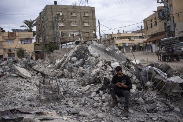 Airstrike from Israeli hostage rescue wipes out entire Palestinian family in Gaza border town