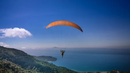 How to ensure you’re safe when you go paragliding