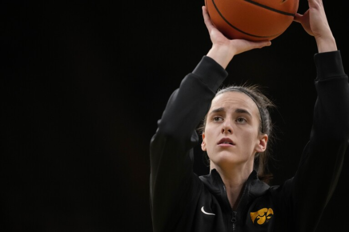 Caitlin Clark of Iowa breaks NCAA women’s career scoring record