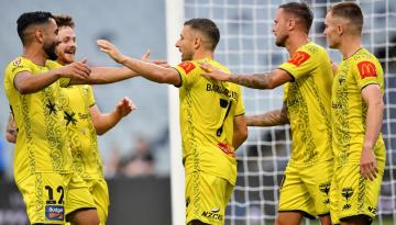 Football: League-leading Wellington Phoenix overcome more pre-match turbulence to down Macarthur FC