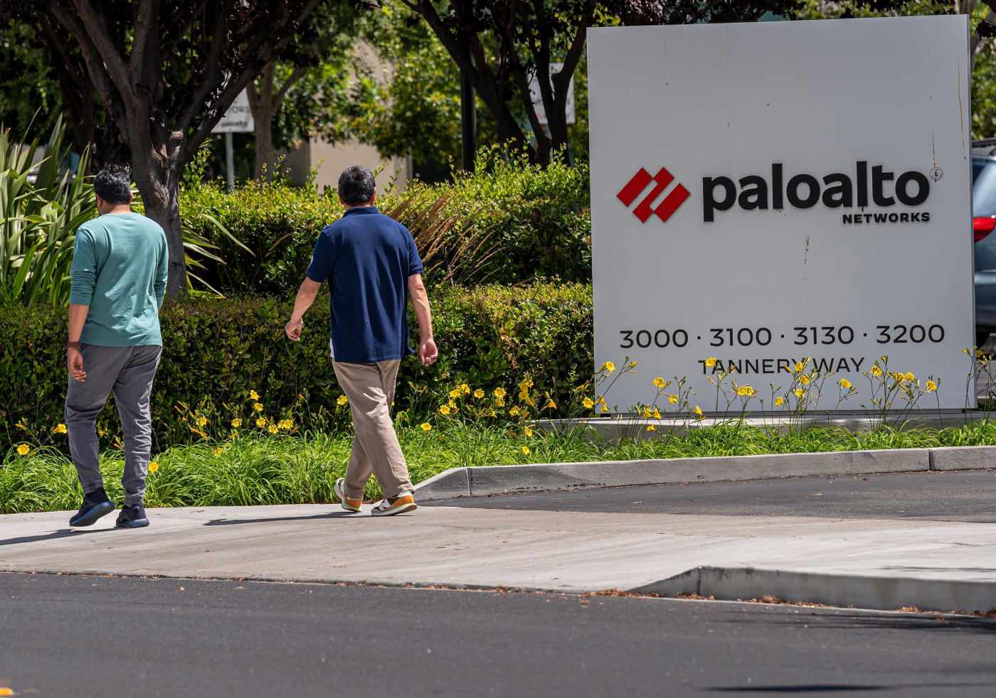 Palo Alto Networks shares plunge after company cuts full-year billings, revenue guidance