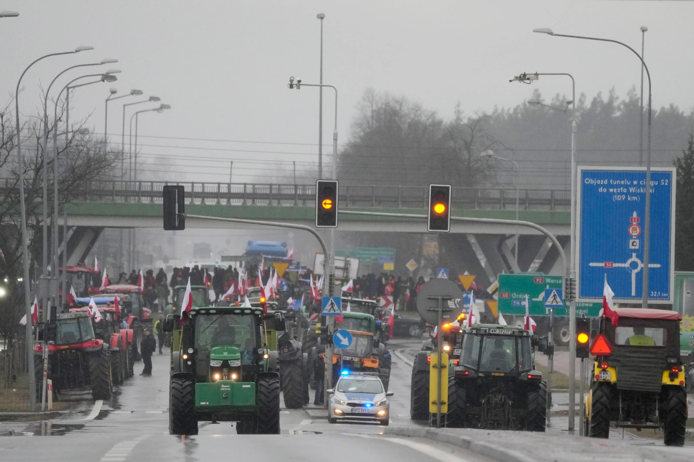 Zelenskyy invites Poland’s leaders to border to resolve farmers’ protests