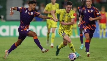 Football: League-leading Wellington Phoenix fight to stalemate in Distance Derby against Perth Glory