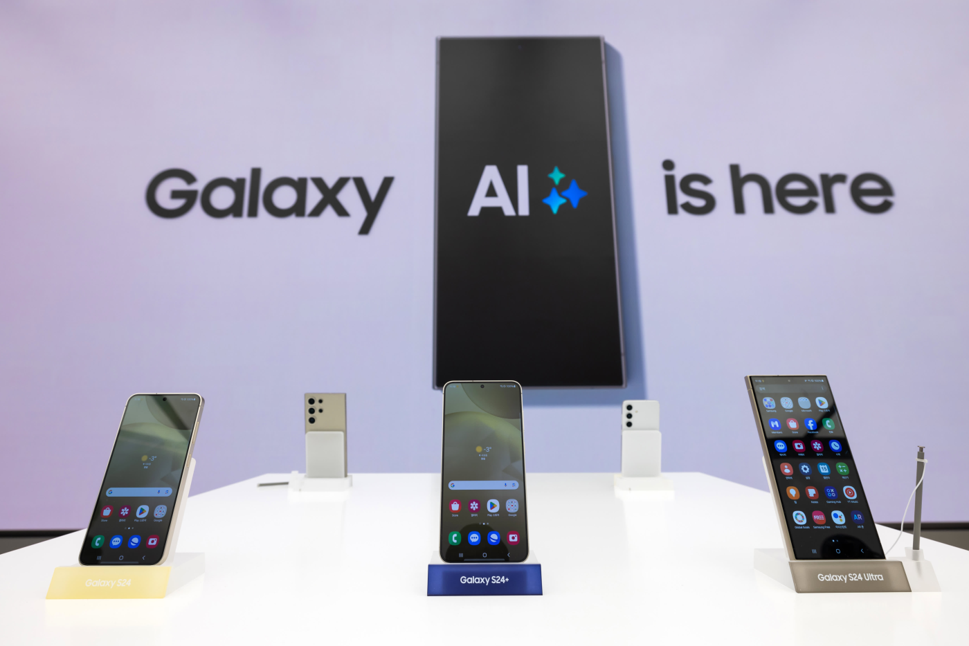 Smartphone giants like Samsung are going to talk up 'AI phones' this year — here's what that means