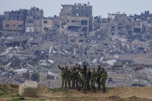 How this  photographer caught this image of Israeli soldiers taking a selfie at the Gaza border